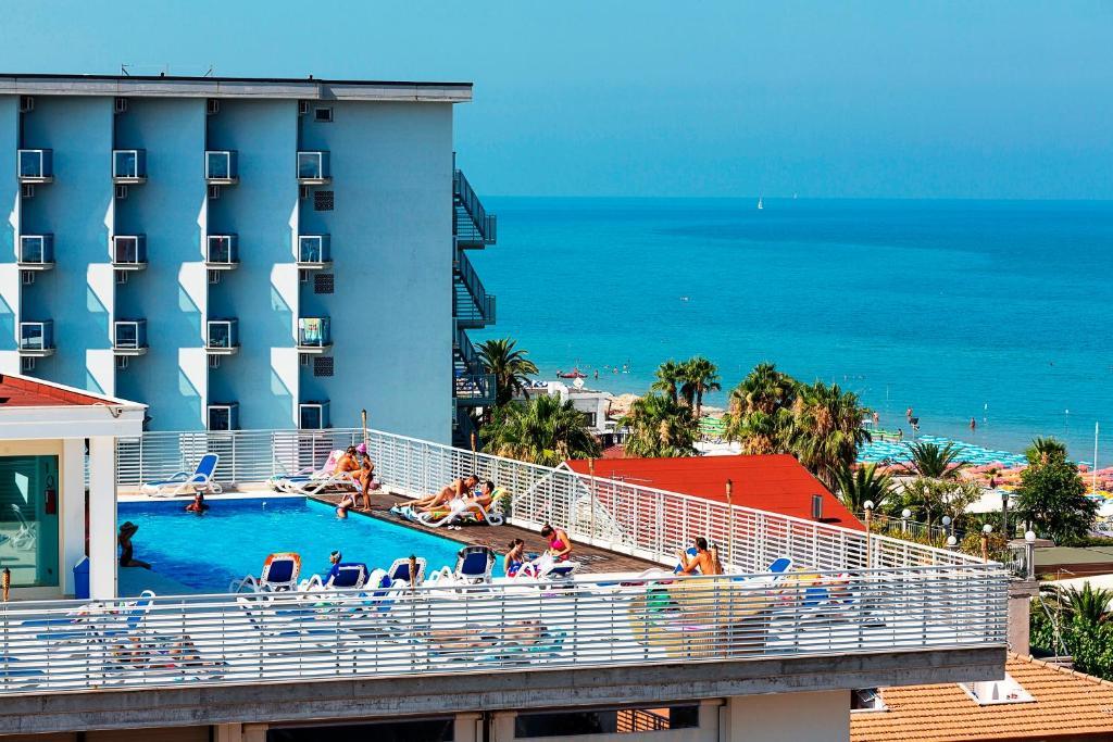 Medi Garden Hotel&Residence Alba Adriatica Zewnętrze zdjęcie